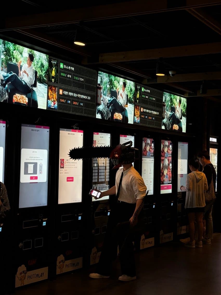 용산CGV에 체인소맨 출현 ㅋㅋㅋㅋ.jpg 용산CGV에 체인소맨 출현 ㅋㅋㅋㅋ.jpg